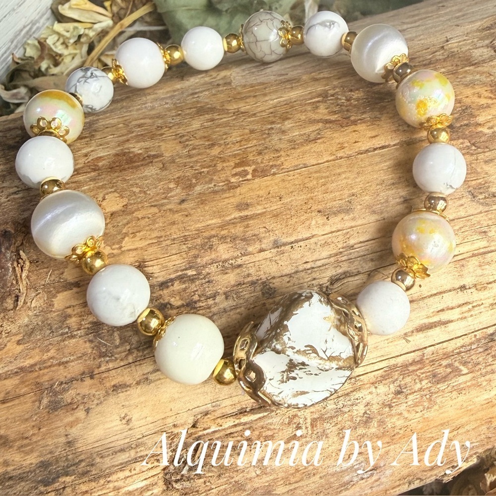 8mm WHITE HOWLITE BEADED STATEMENT BRACELET + SOFT ALQUIMIA